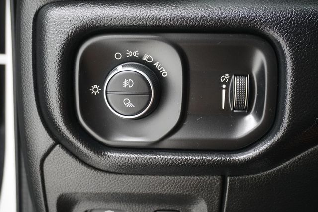 2020 Ram 1500 Lone Star 4x2 Crew Cab 5'7" Box - 23003834 - 24