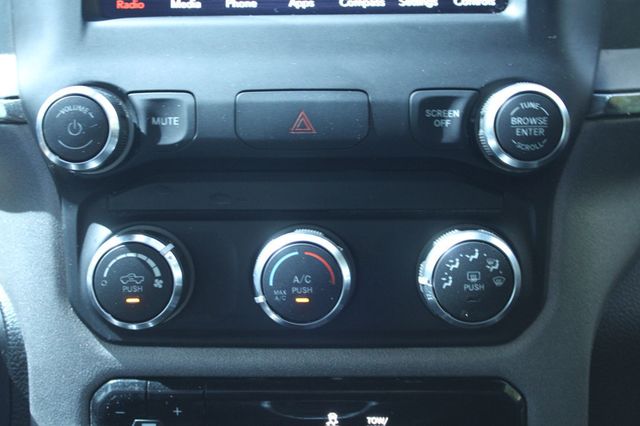 2020 Ram 1500 Lone Star 4x2 Crew Cab 5'7" Box - 23066978 - 18