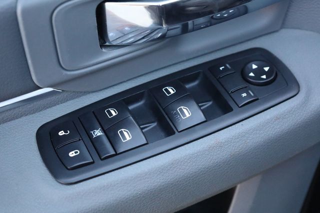 2020 Ram 1500 Classic SLT 4x4 Crew Cab 5'7" Box - 22969267 - 28