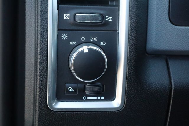 2020 Ram 1500 Classic SLT 4x4 Crew Cab 5'7" Box - 22969267 - 29