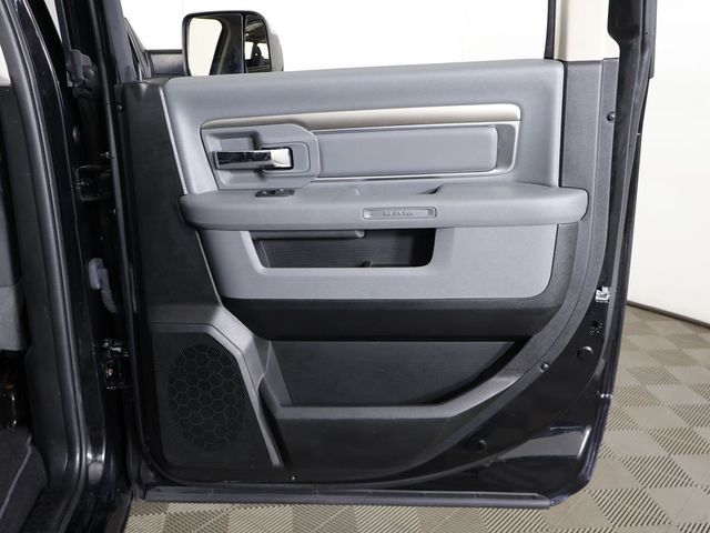 2020 Ram 1500 Classic Warlock 4x4 Crew Cab 5'7" Box - 23017692 - 24