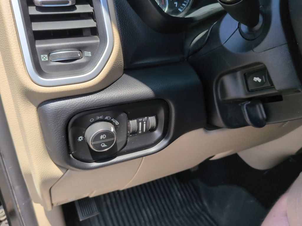 2020 Ram 2500 Big Horn Level 1 Off Road - 23061587 - 19