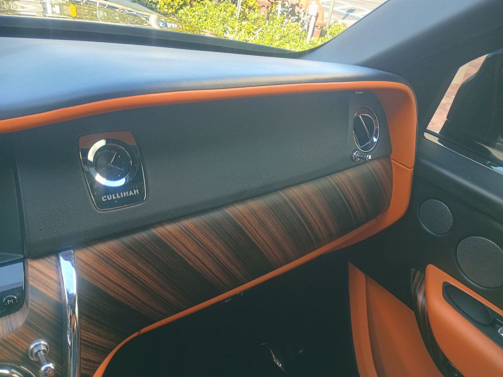 2020 Rolls-Royce Cullinan  Sport Utility Clean Carfax - 22987745 - 17