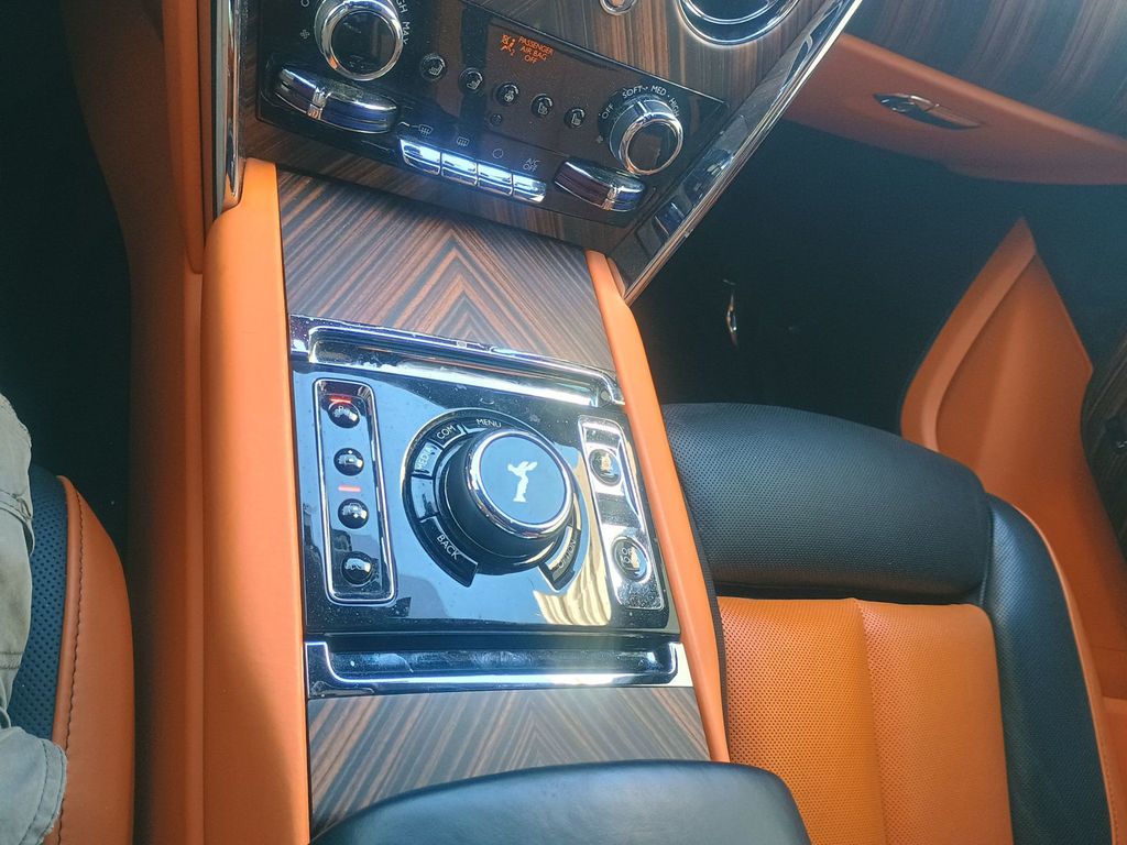 2020 Rolls-Royce Cullinan  Sport Utility Clean Carfax - 22987745 - 20