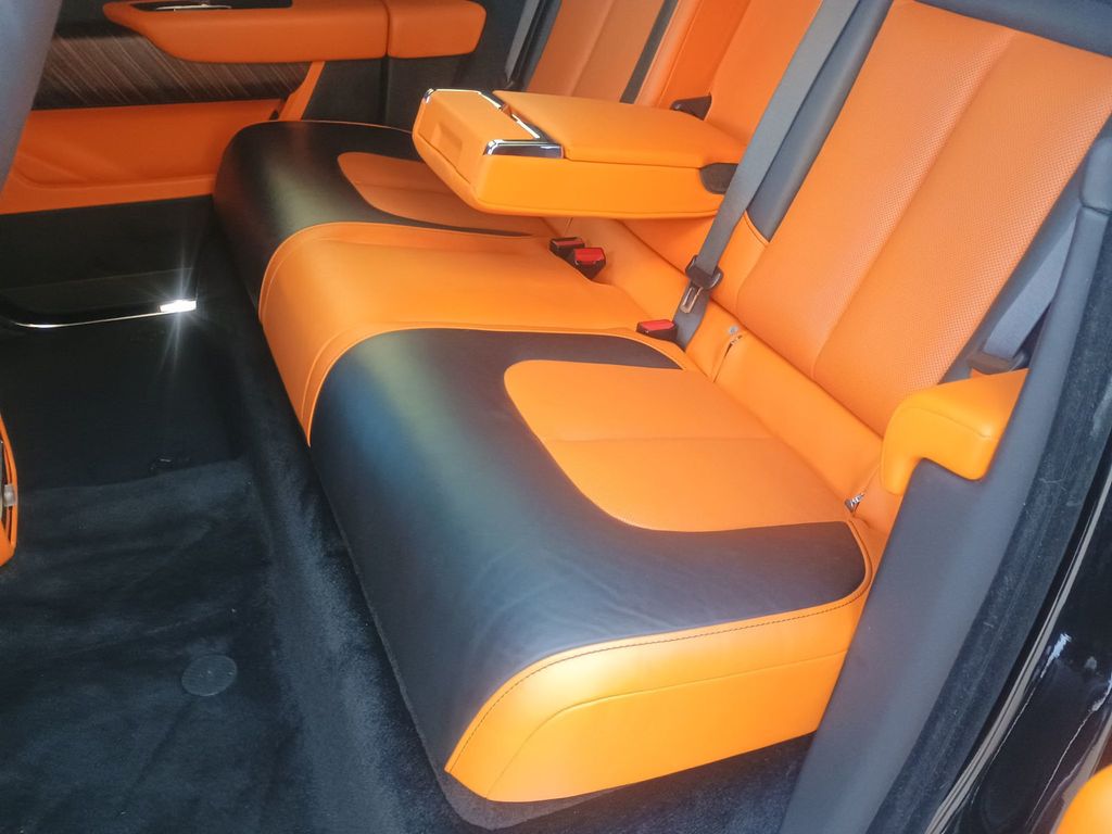 2020 Rolls-Royce Cullinan  Sport Utility Clean Carfax - 22987745 - 25