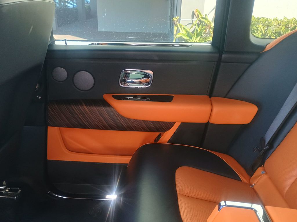 2020 Rolls-Royce Cullinan  Sport Utility Clean Carfax - 22987745 - 28