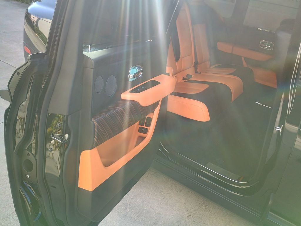 2020 Rolls-Royce Cullinan  Sport Utility Clean Carfax - 22987745 - 31