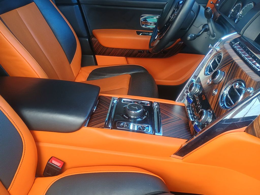 2020 Rolls-Royce Cullinan  Sport Utility Clean Carfax - 22987745 - 35