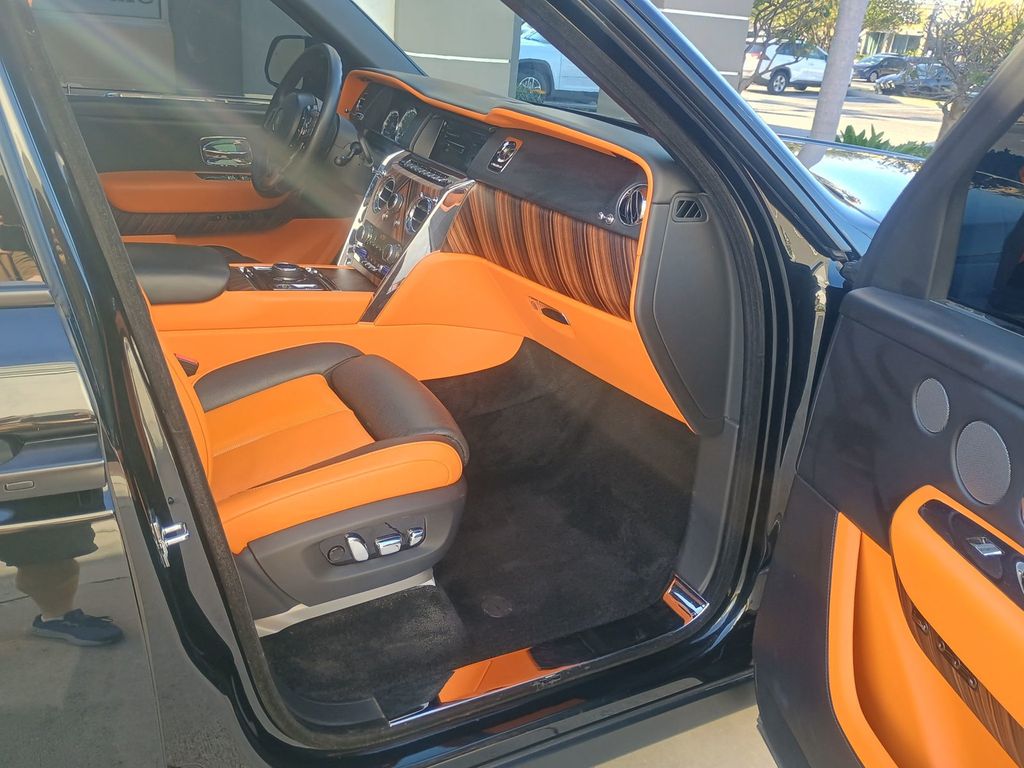 2020 Rolls-Royce Cullinan  Sport Utility Clean Carfax - 22987745 - 37