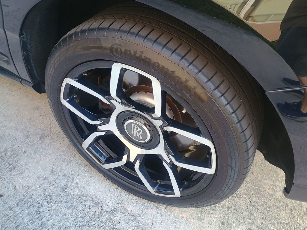 2020 Rolls-Royce Cullinan  Sport Utility Clean Carfax - 22987745 - 45