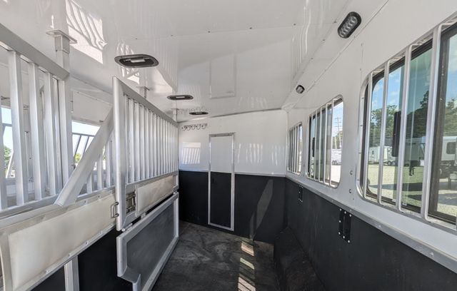 2020 SMC 4 Horse Slant Load with 16' Living Quarters  - 22562539 - 7