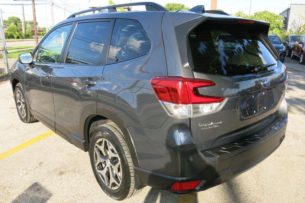 2020 Subaru Forester 2.5i Premium photo 3