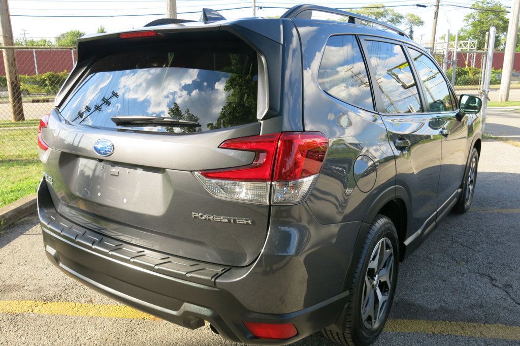 2020 Subaru Forester 2.5i Premium photo 4