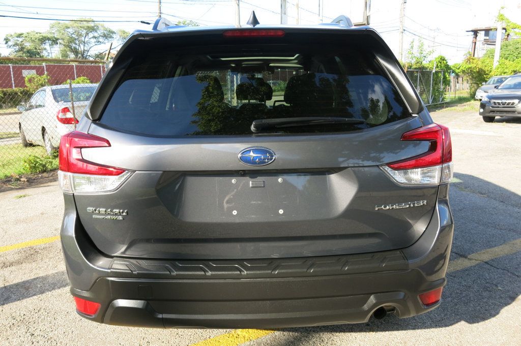 2020 Subaru Forester 2.5i Premium photo 7