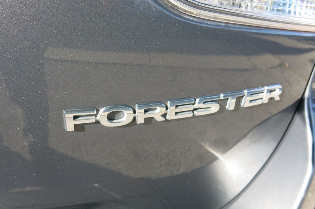 2020 Subaru Forester 2.5i Premium photo 8