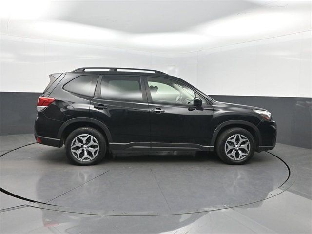 2020 Subaru Forester Premium CVT - 22975237 - 34