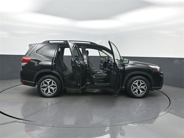 2020 Subaru Forester Premium CVT - 22975237 - 38