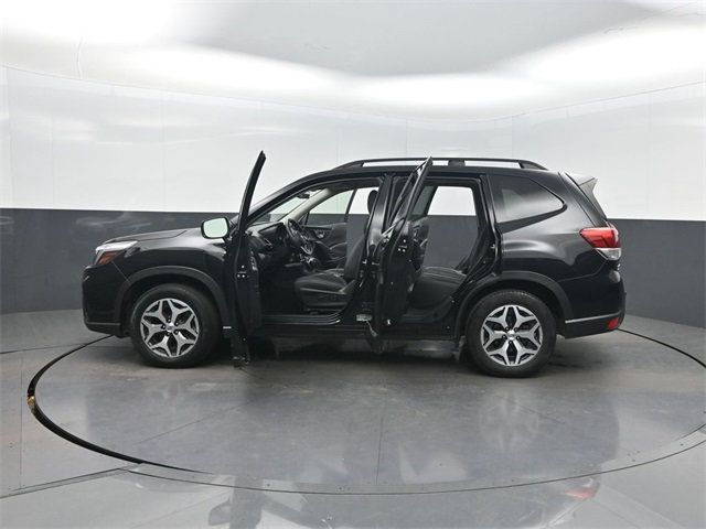 2020 Subaru Forester Premium CVT - 22975237 - 40