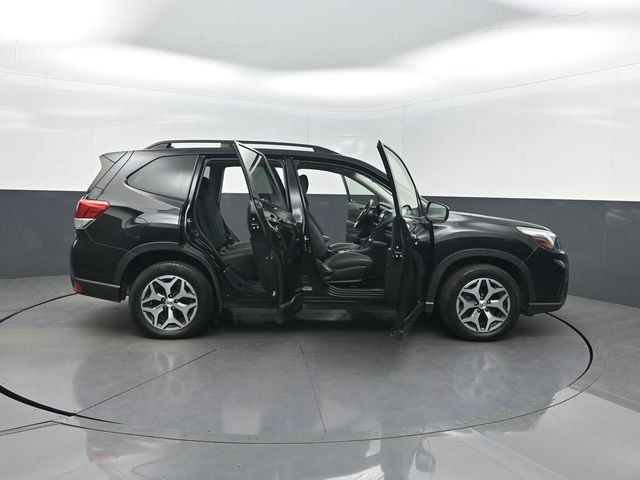 2020 Subaru Forester Premium CVT - 23044857 - 38