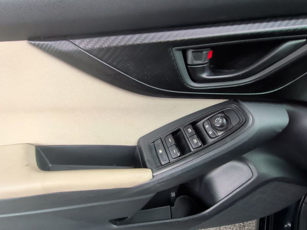 Subaru Impreza 5-door CVT photo 12