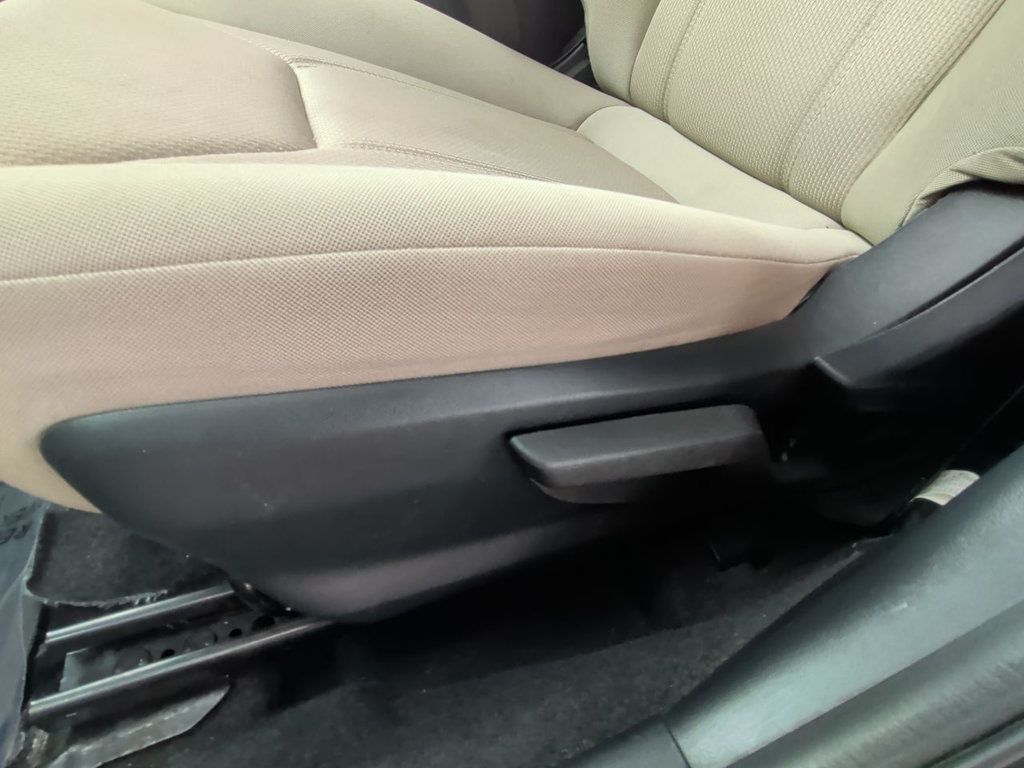 Subaru Impreza 5-door CVT photo 13