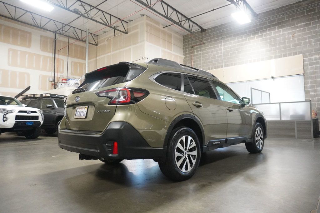 2020 Subaru Outback Premium photo 4
