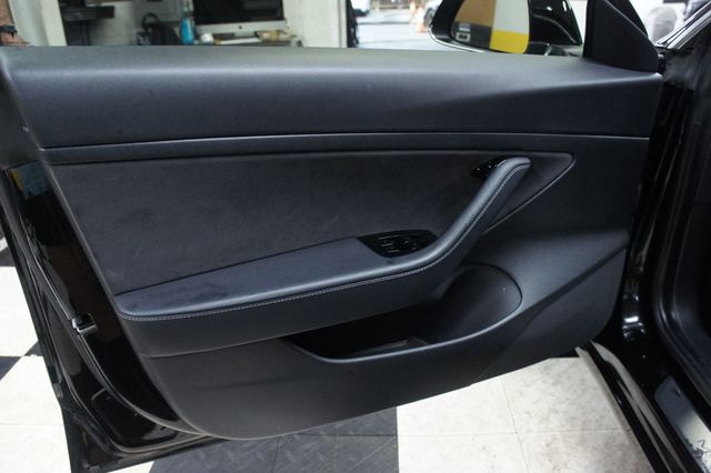 2020 Tesla Model 3 Immaculate ,Roof Racks Installed! - 23093061 - 25
