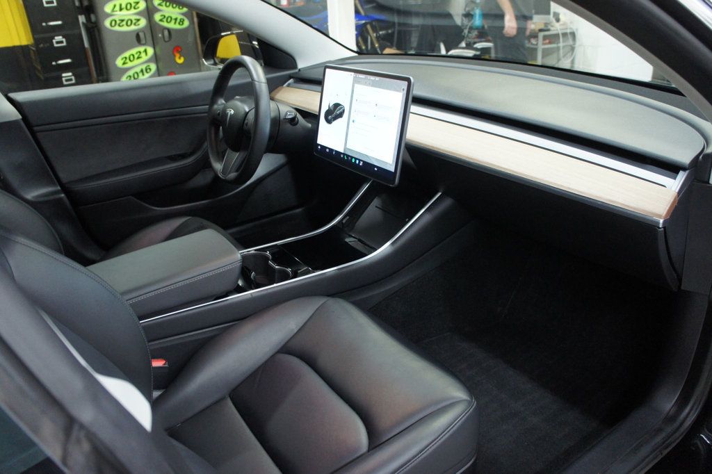 2020 Tesla Model 3 Immaculate ,Roof Racks Installed! - 23093061 - 3