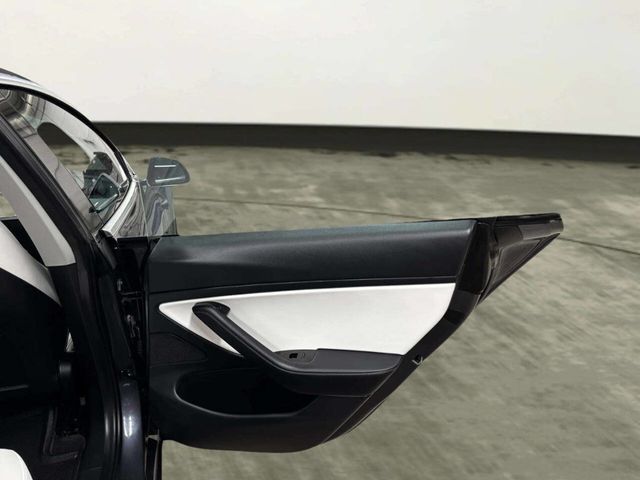 2020 Tesla Model 3 Long Range AWD - 23050437 - 17