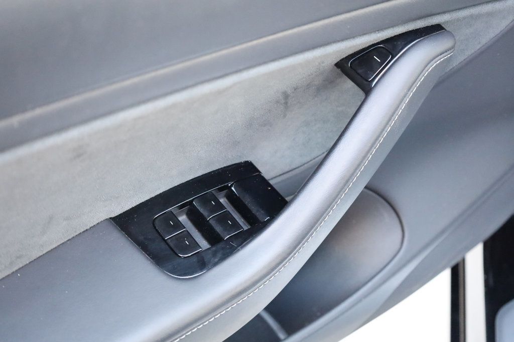 2020 Tesla Model 3 Long Range photo 28