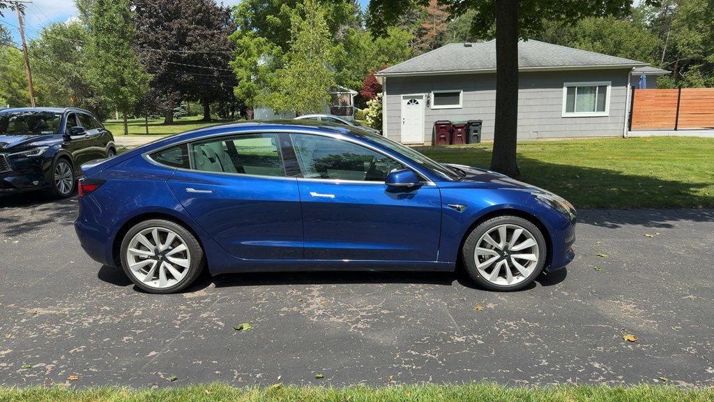 2020 Tesla Model 3 Long Range AWD - 23069670 - 4