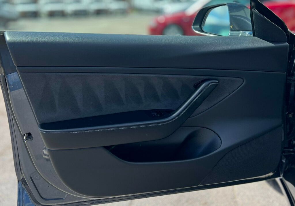2020 Tesla Model 3 Performance photo 8