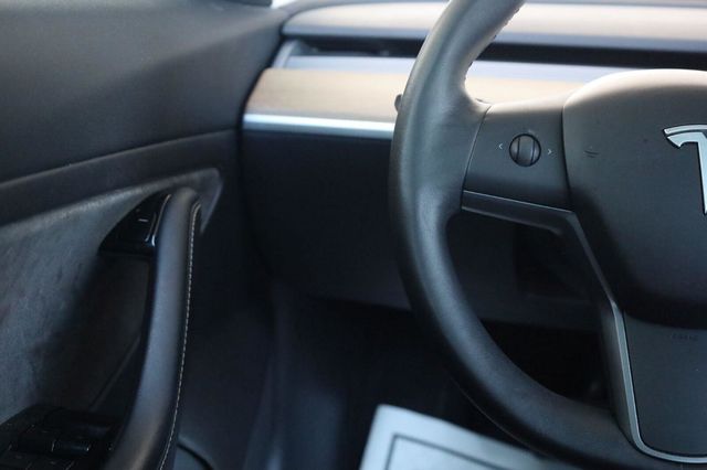 2020 Tesla Model 3 Standard Range Plus - 23069691 - 28