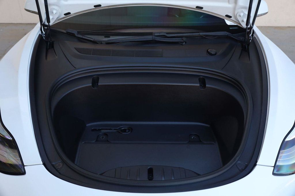 Tesla Model 3 photo 13