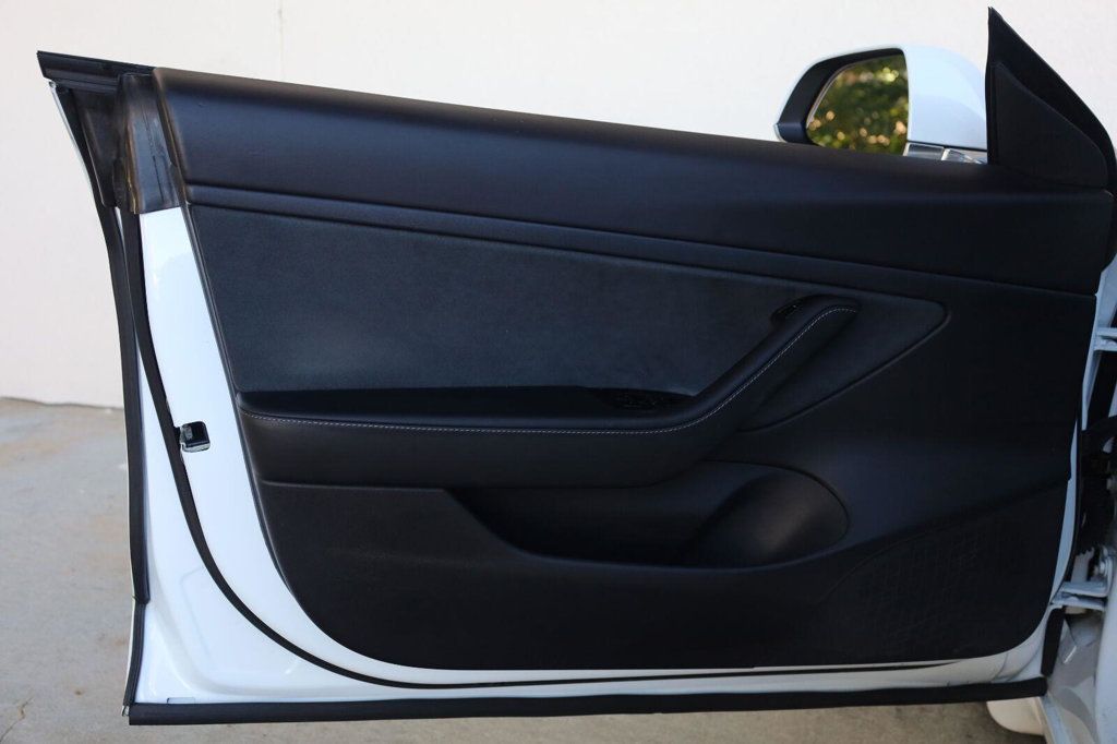 Tesla Model 3 photo 15