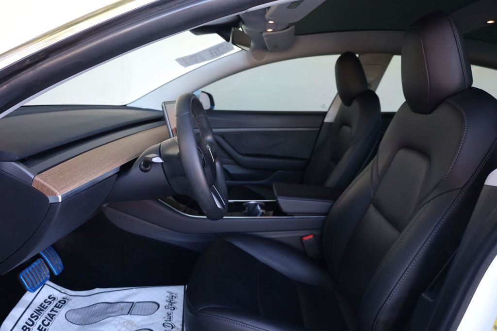 Tesla Model 3 photo 17