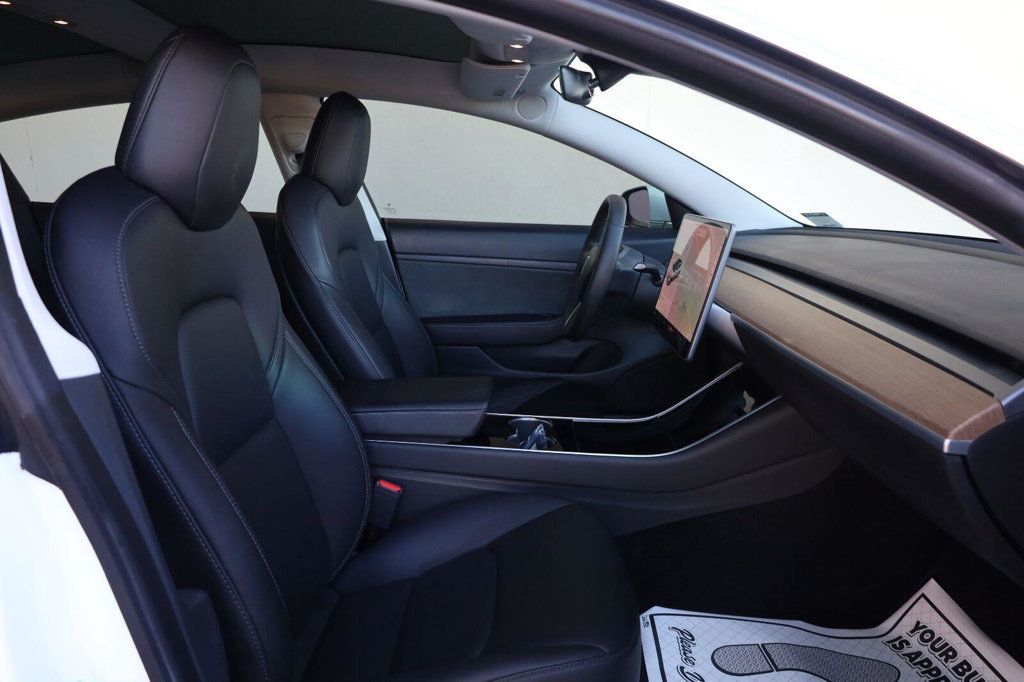 Tesla Model 3 photo 26