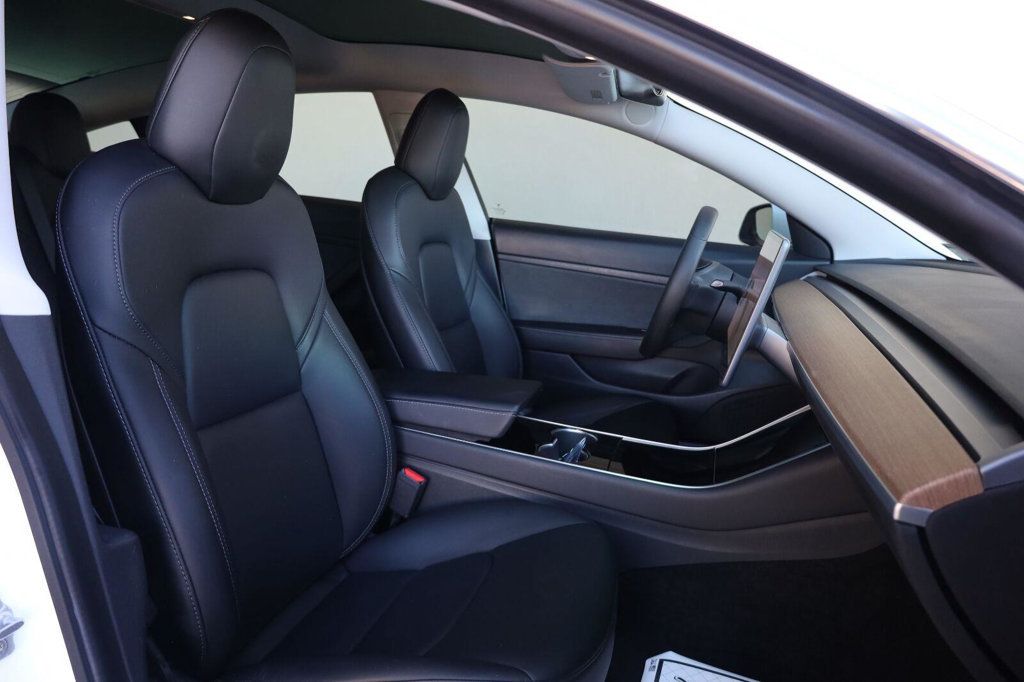 Tesla Model 3 photo 27
