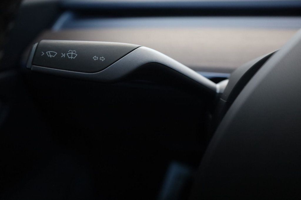Tesla Model 3 photo 33