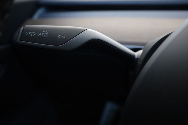 2020 Tesla Model 3 Standard Range Plus - 23101479 - 32