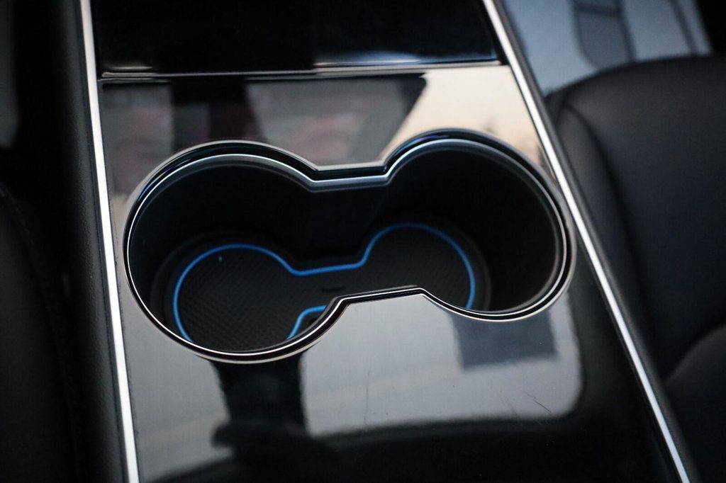Tesla Model 3 photo 35