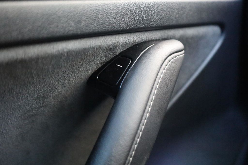 Tesla Model 3 photo 36