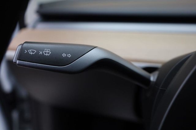 2020 Tesla Model 3 Standard Range Plus - 23101483 - 33