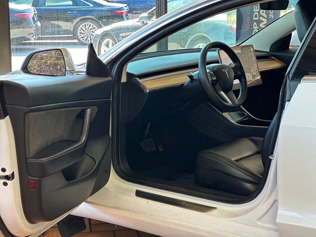 2020 Tesla Model 3 Standard Range Plus photo 14