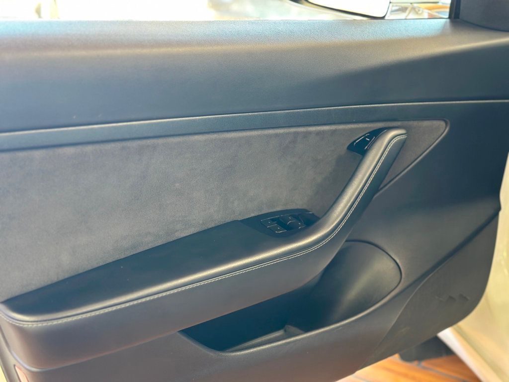 2020 Tesla Model 3 Standard Range Plus photo 18