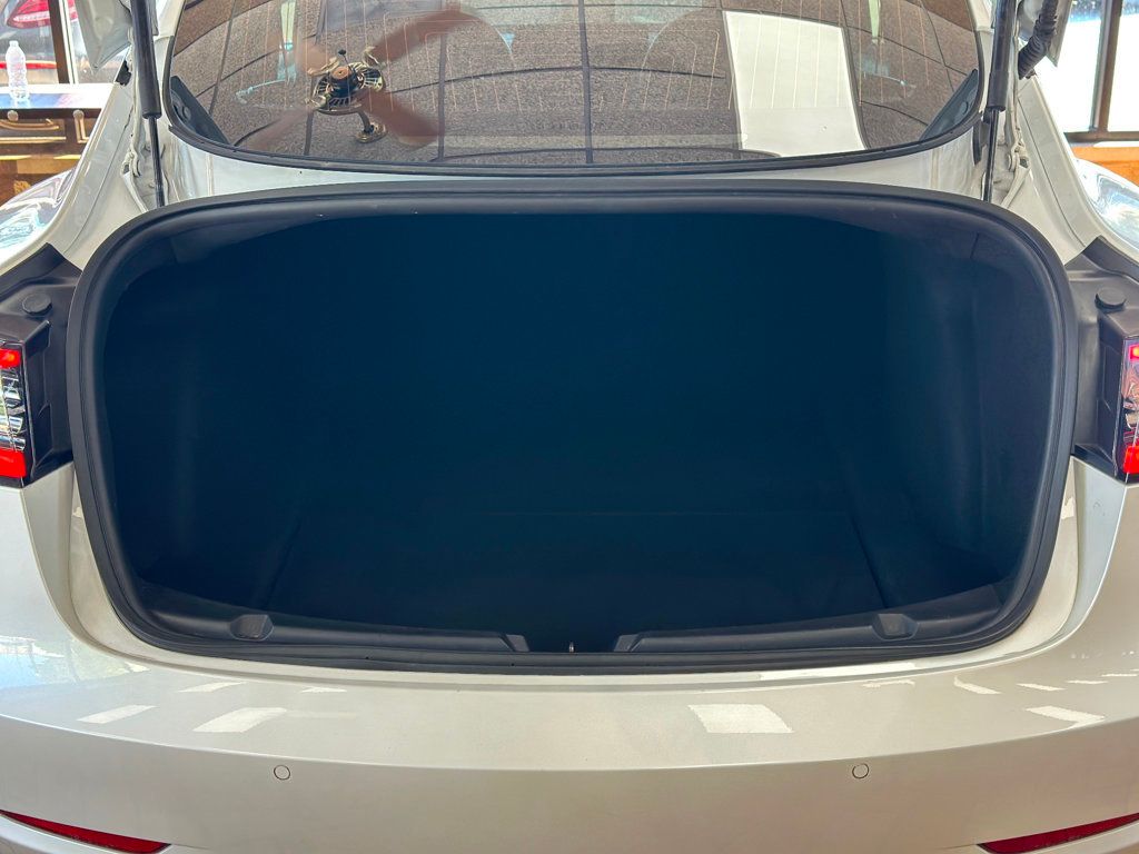 2020 Tesla Model 3 Standard Range Plus photo 24