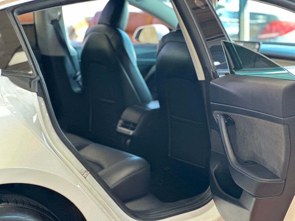 2020 Tesla Model 3 Standard Range Plus photo 25