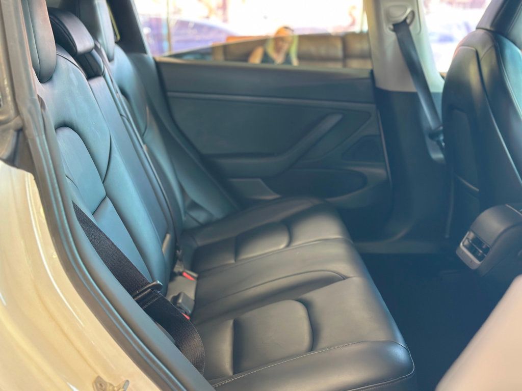 2020 Tesla Model 3 Standard Range Plus photo 26