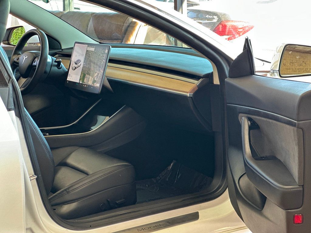 2020 Tesla Model 3 Standard Range Plus photo 28