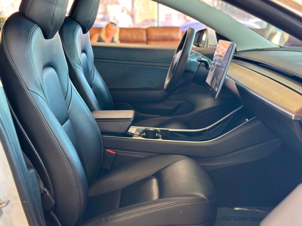 2020 Tesla Model 3 Standard Range Plus photo 29